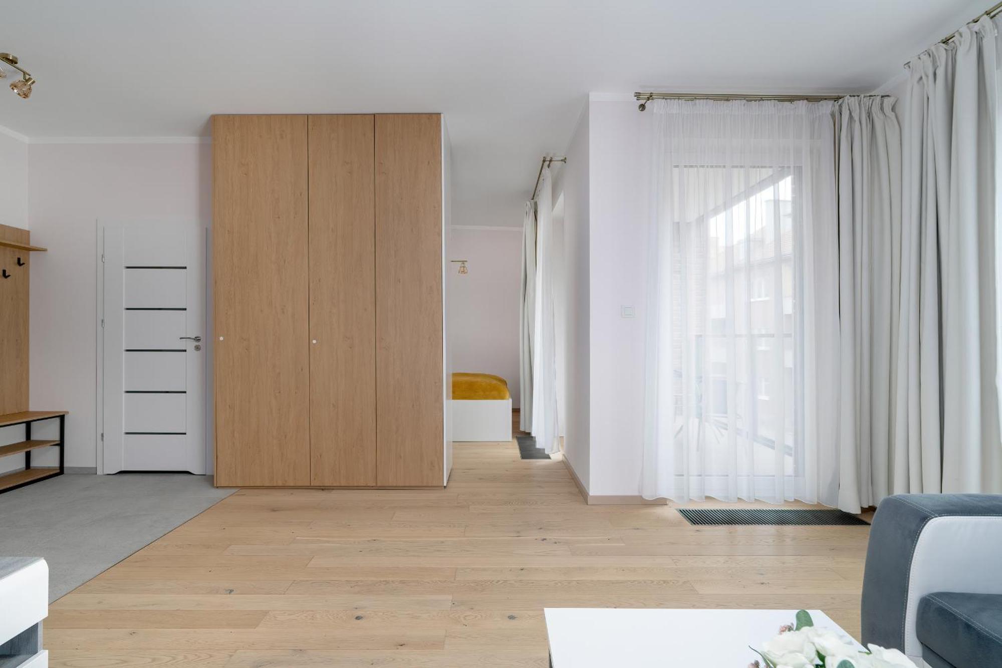 Apartament With Balcony And Free Parking In By Renters Poznań
