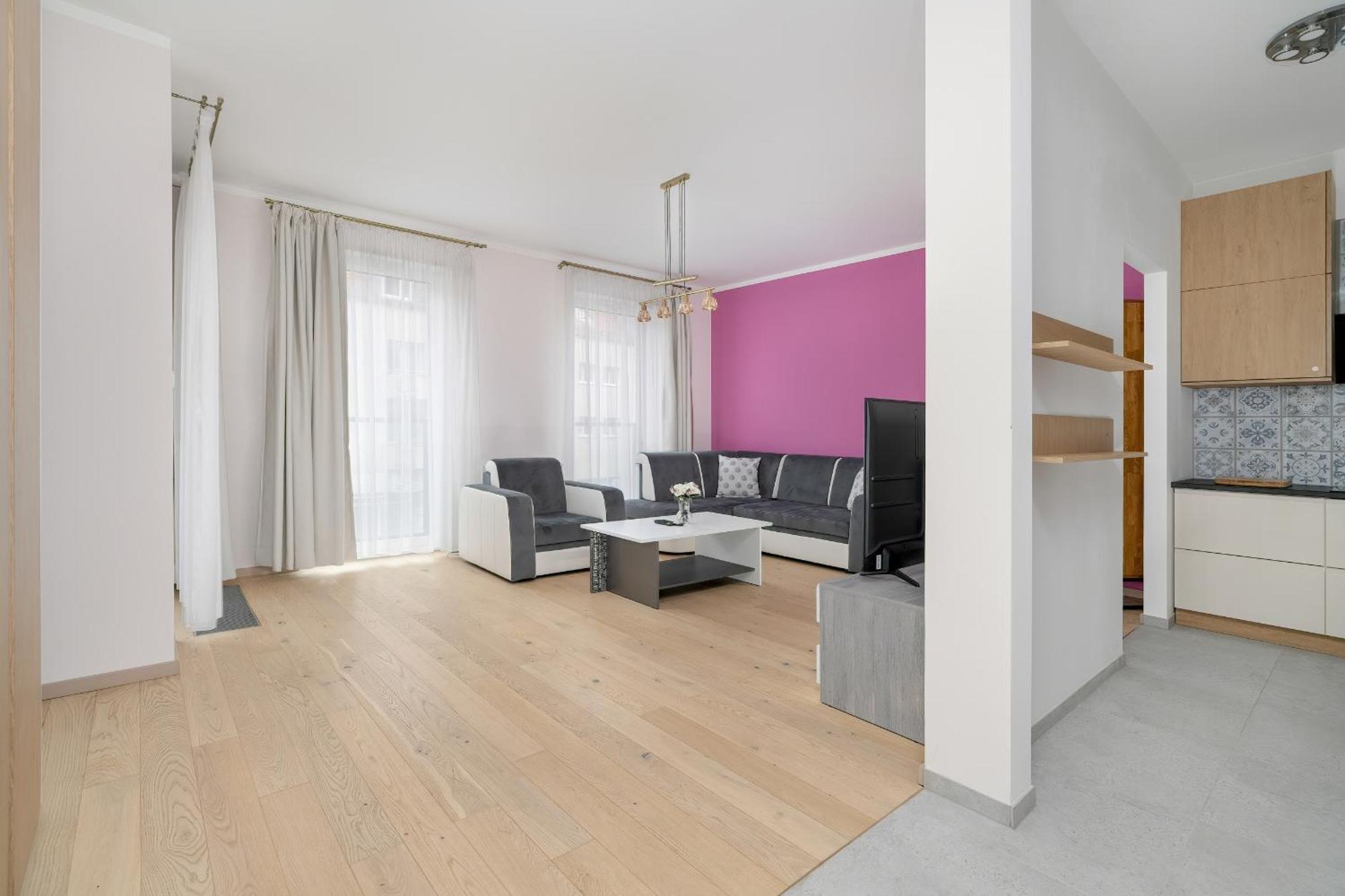 Apartament With Balcony And Free Parking In By Renters *