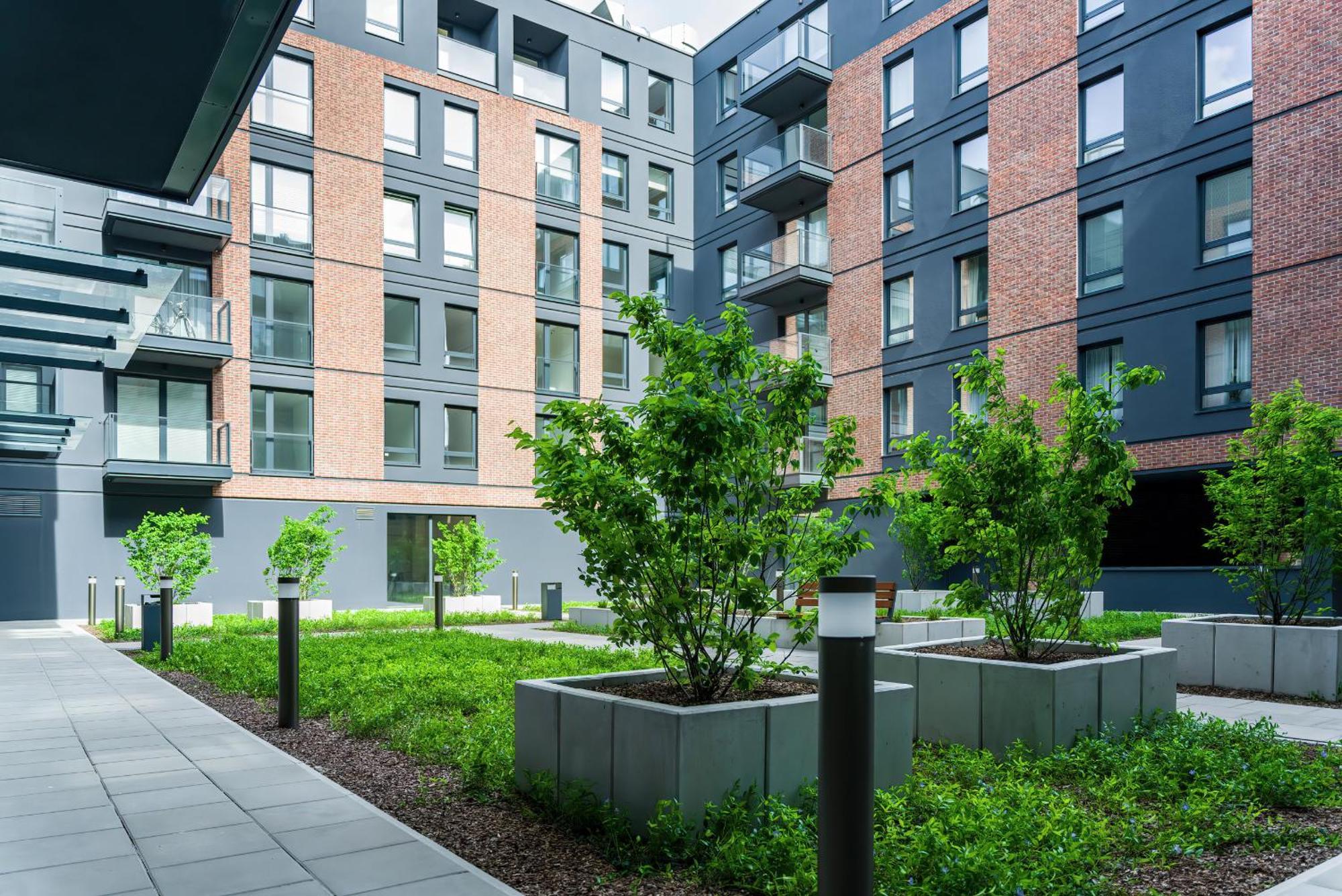 With Balcony And Free Parking In By Renters